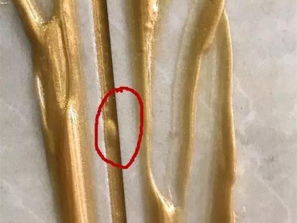 美縫施工遇到凸起和氣泡，專業(yè)美縫師傅都這樣(圖1)